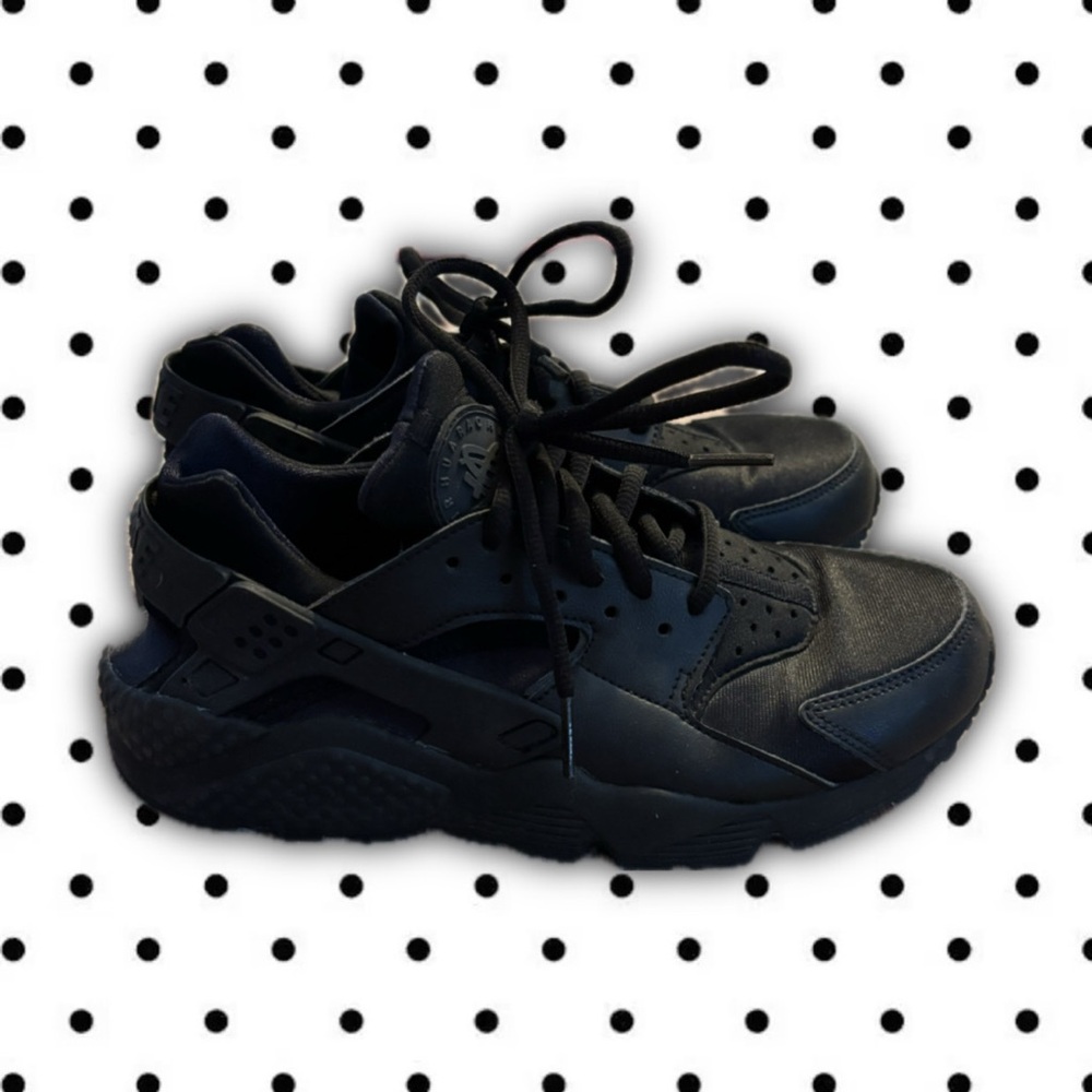 Women’s Nike Huarache Black Sneakers